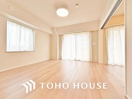 光が注がれる青い空から鮮やかに赤色にゆっくりと染まる。そんな優しい時間がここでは流れてゆく。