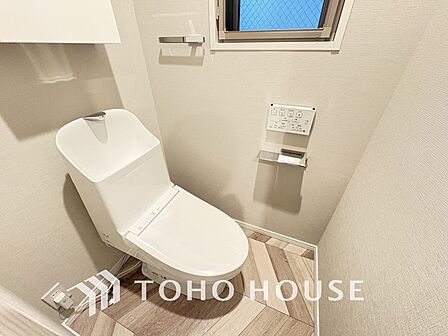 トイレには快適な温水洗浄便座付