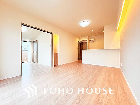 光が注がれる青い空から鮮やかに赤色にゆっくりと染まる。そんな優しい時間がここでは流れてゆく。