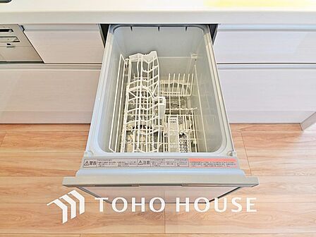 ビルトイン式食洗機完備のシステムキッチンで食後もゆったり家族団らん