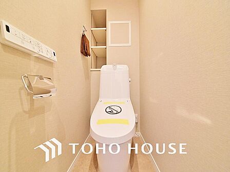 十分な広さと清潔感のあるカラーで纏まったおトイレ。時間に余裕とゆとりを持たせます。