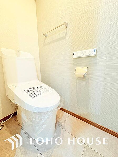 トイレには快適な温水洗浄便座付