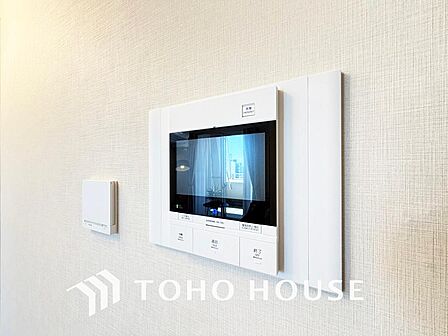 「モニターホン」誰が来てもわかる様にモニター付きインターホンを設置。快適と安らぎを合わせた優しい設計。