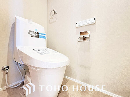 トイレには快適な温水洗浄便座付