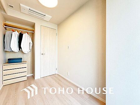 家具の配置のし易い室内です。趣味の部屋としても充分な広さを確保しております。