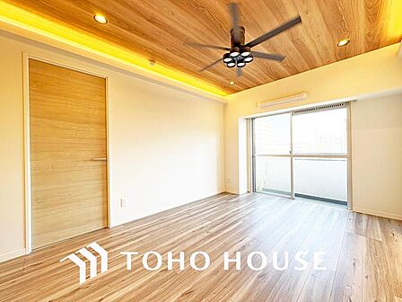 リビングも広く設け、訪れる人々を暖かく迎えてくれます。