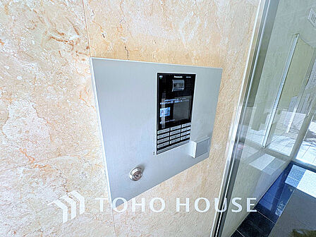 エントランスはオートロック完備で安心のセキュリティ性