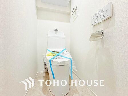 十分な広さと清潔感のあるカラーで纏まったおトイレ。時間に余裕とゆとりを持たせます。
