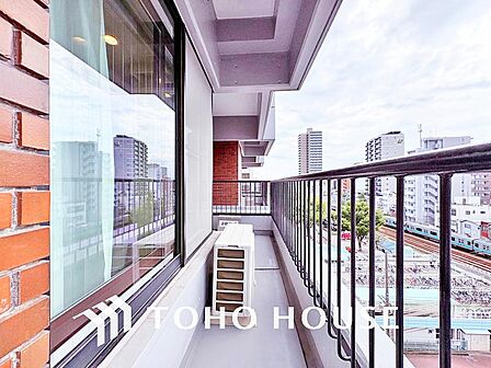 日当たりの良いバルコニーで晴れの日の洗濯物も楽しみになりますね