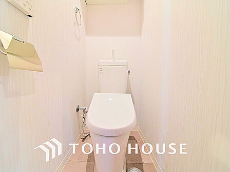 トイレには快適な温水洗浄便座付