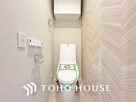 トイレには快適な温水洗浄便座付