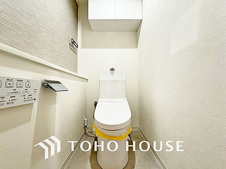 トイレには快適な温水洗浄便座付
