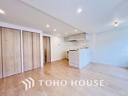 家族みんなが爽やかに過ごせるように、光をたっぷり取り込んだLDK(現地には家具があります)