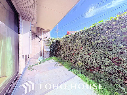 日当たりの良いバルコニーで晴れの日の洗濯物も楽しみになりますね