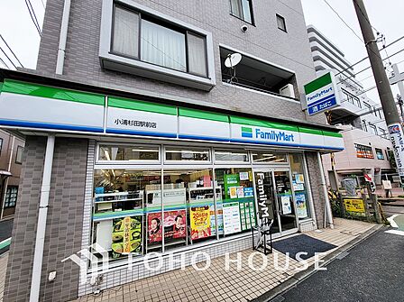 ファミリーマート 小浦杉田駅前店　距離550ｍ