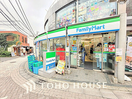 ファミリーマート 表参道中央店　距離500ｍ