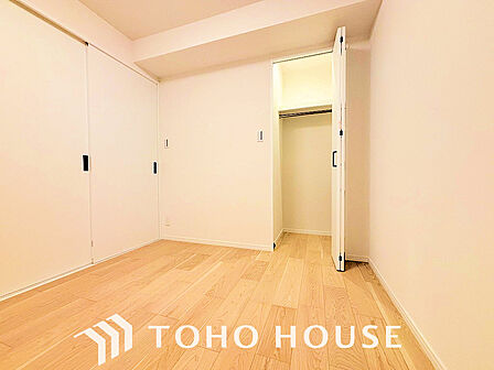 シンプルですっきりとした室内は飽きのこない居心地の良い雰囲気
