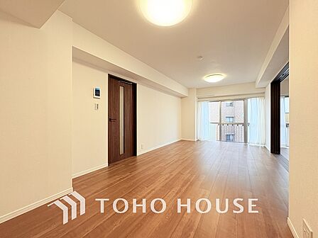 広がりのある住空間、家族が集まるリビング・ダイニング
