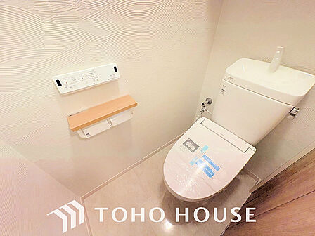 トイレには快適な温水洗浄便座付