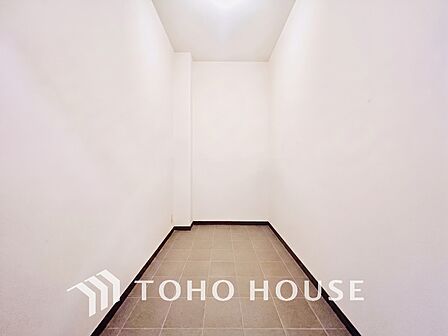 納戸（現地には家具があります）