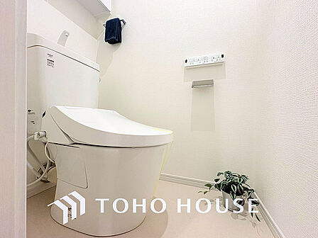 トイレには快適な温水洗浄便座付