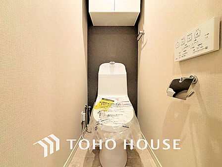 トイレには快適な温水洗浄便座付