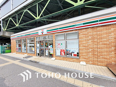 セブンイレブン 京急ST大森海岸店 距離120m