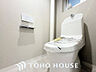 トイレ：トイレには快適な温水洗浄便座付