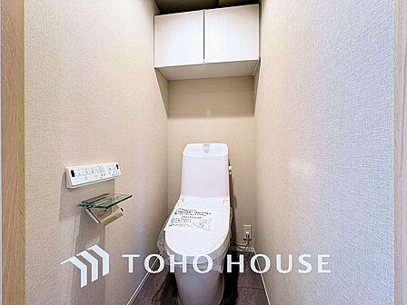 トイレには快適な温水洗浄便座付