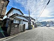 前面道路も広く開放的です☆