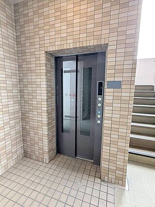エレベーターは...