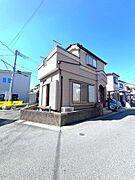 南向きの角地で日当たり良好です。