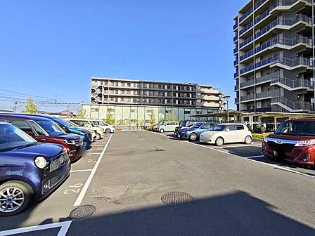 駐輪場、バイク置場も備わっております☆