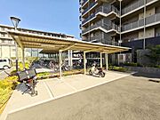 駐輪場、バイク置場も備わっております☆