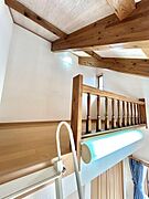 総じてロフトによる収納力がとても高い洋室となっております。
