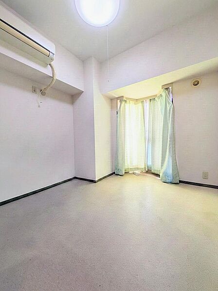 〜奥行きのある収納付き洋室〜AIによる画像加工済み