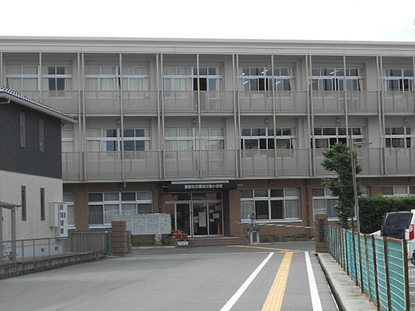 画像15:愛荘町立愛知川東小学校まで1700m
