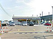 新潟市立岩室 ローソン新潟下和納店様まで約1.6mです。急な買い物にも便利な距離ですね。 2400m