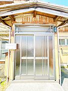 【リフォーム中】玄関の外観です。玄関扉を交換いたします。