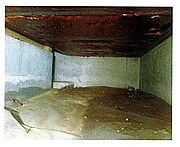 中古住宅の3大リスクである、雨漏り、主要構造部分の欠陥や腐食、給排水管の漏水や故障を2年間保証します。その前提で床下まで確認の上でリフォームし、シロアリの被害調査と防除工事もおこないます。
