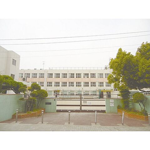 小学校「長根台小学校まで700ｍ」