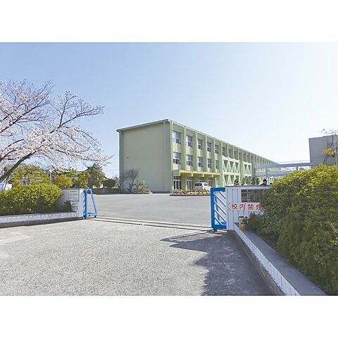 小学校「栄小学校まで400ｍ」