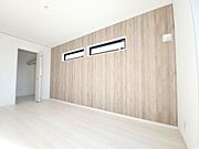 窓は遮熱断熱の複層ガラスを使用。檀ネル性能に優れ、夏の暑さや冬の寒さをやわらげます。（同仕様写真）