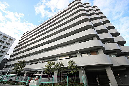 ■総戸数69戸、鉄筋コンクリート造!駅近につき大変便利な立地条件です。徒歩5分圏内に2線2駅利用可♪●JR環状線:野田駅 徒歩2分! ●大阪メトロ千日前線:玉川駅 徒歩4分!