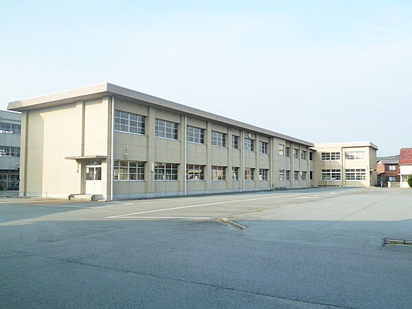 画像16:松阪市立花岡小学校（1017m）