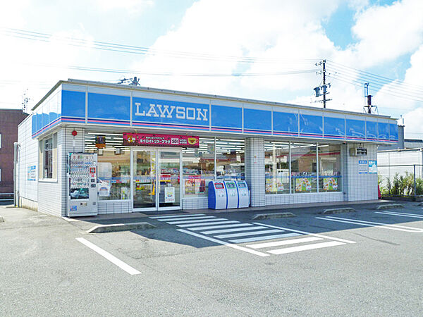 画像18:ローソン 松阪石津町店（585m）