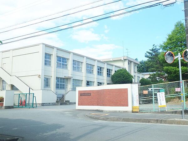 画像18:松阪市立山室山小学校（719m）