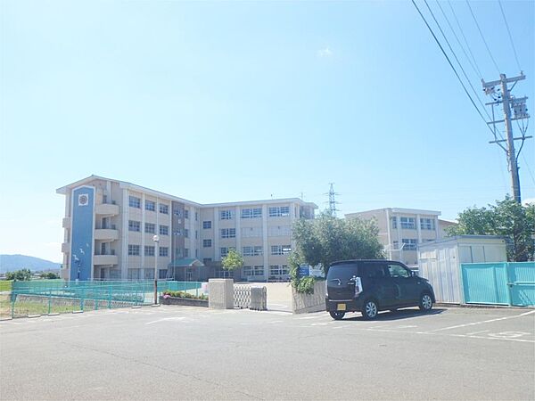 松阪市立港小学校（440m）