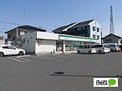 コンビニ「ファミリーマート館林富士見町店まで1394m」