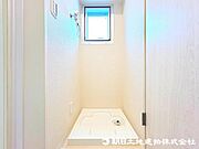 【洗面・脱衣所】洗面台は新規リフォーム済みです。ご入居時から気持ちよくお使いいただけます